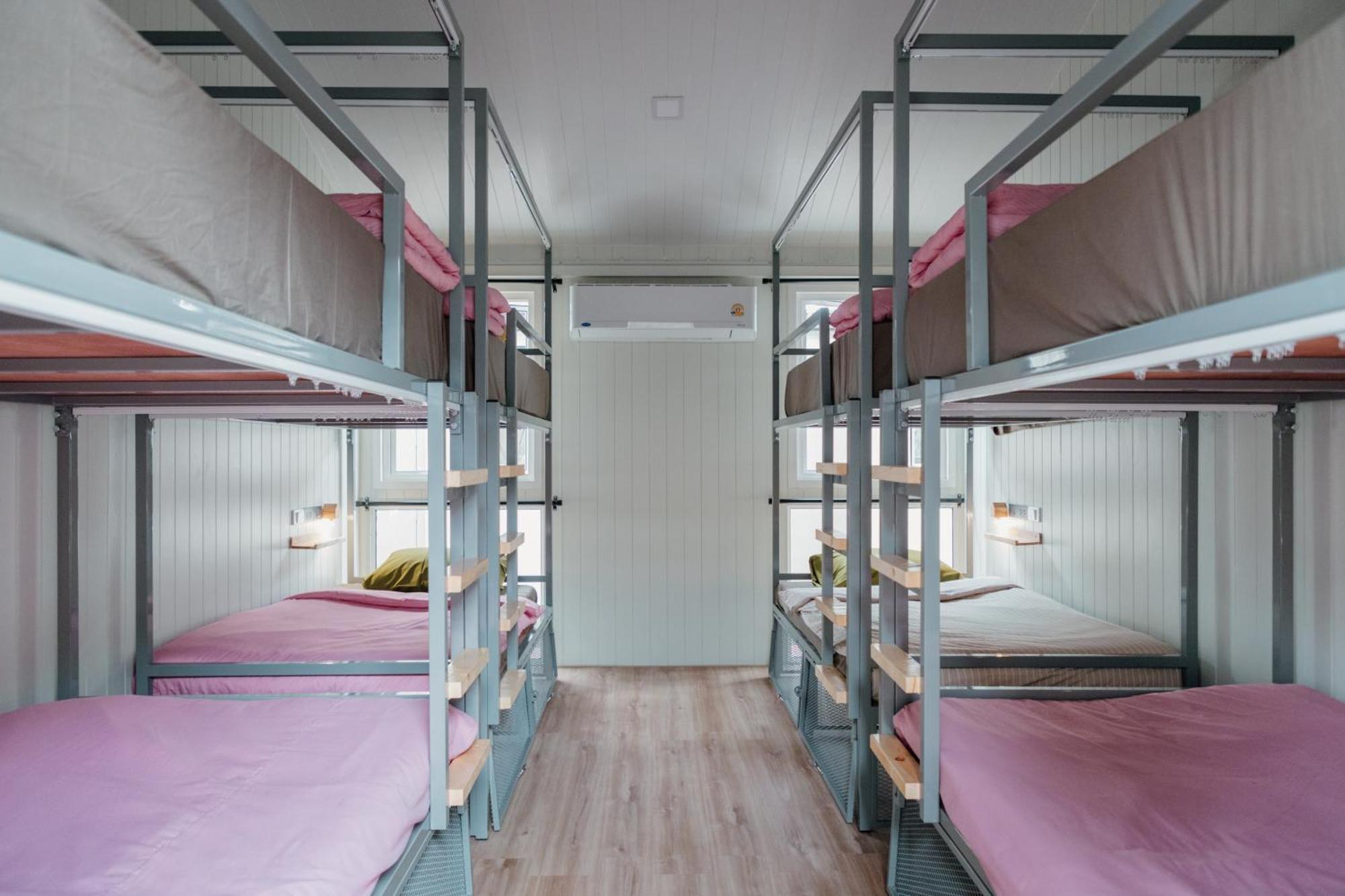 The Yard Hostel Чиангмай Екстериор снимка