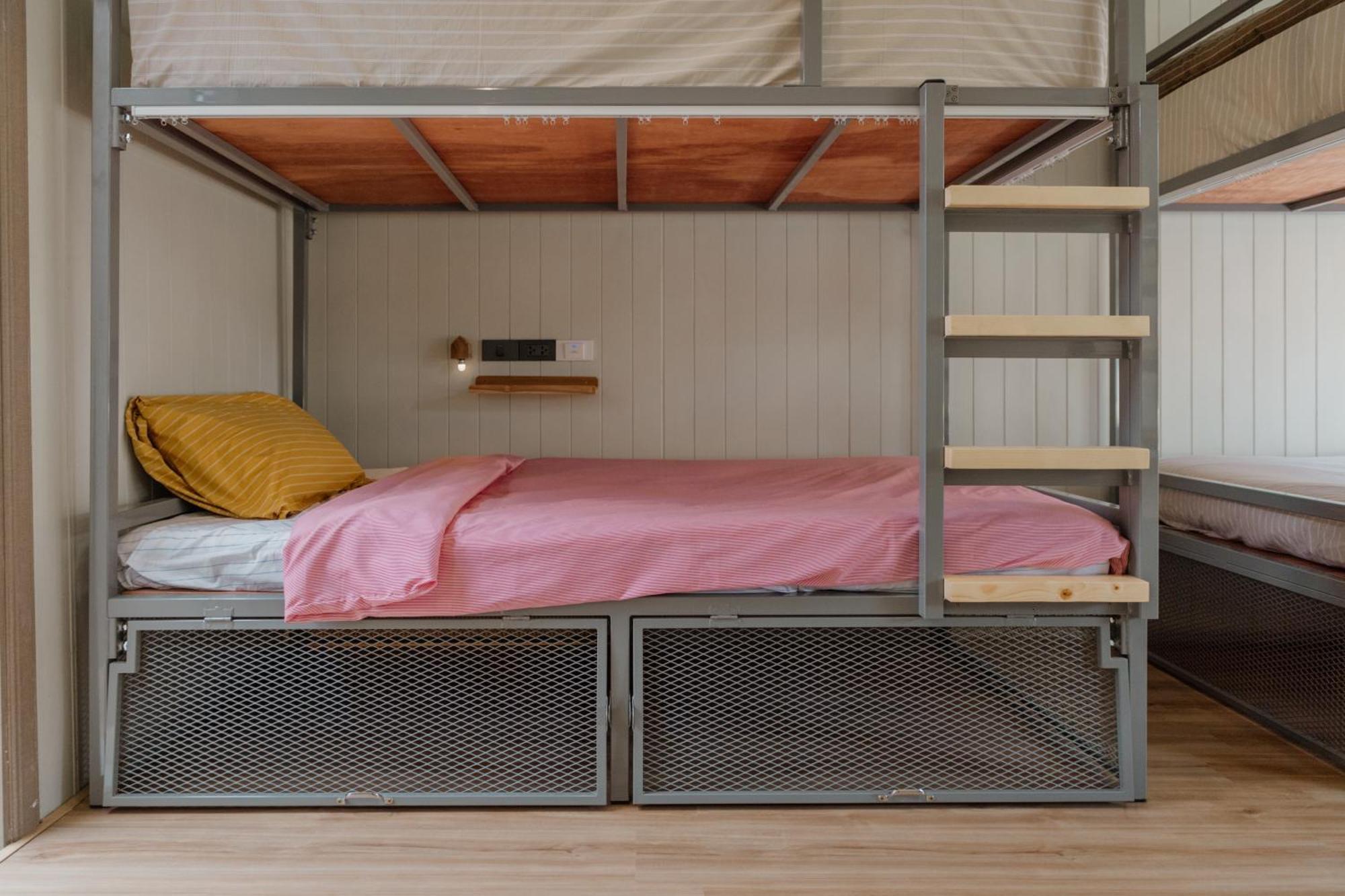 The Yard Hostel Чиангмай Екстериор снимка