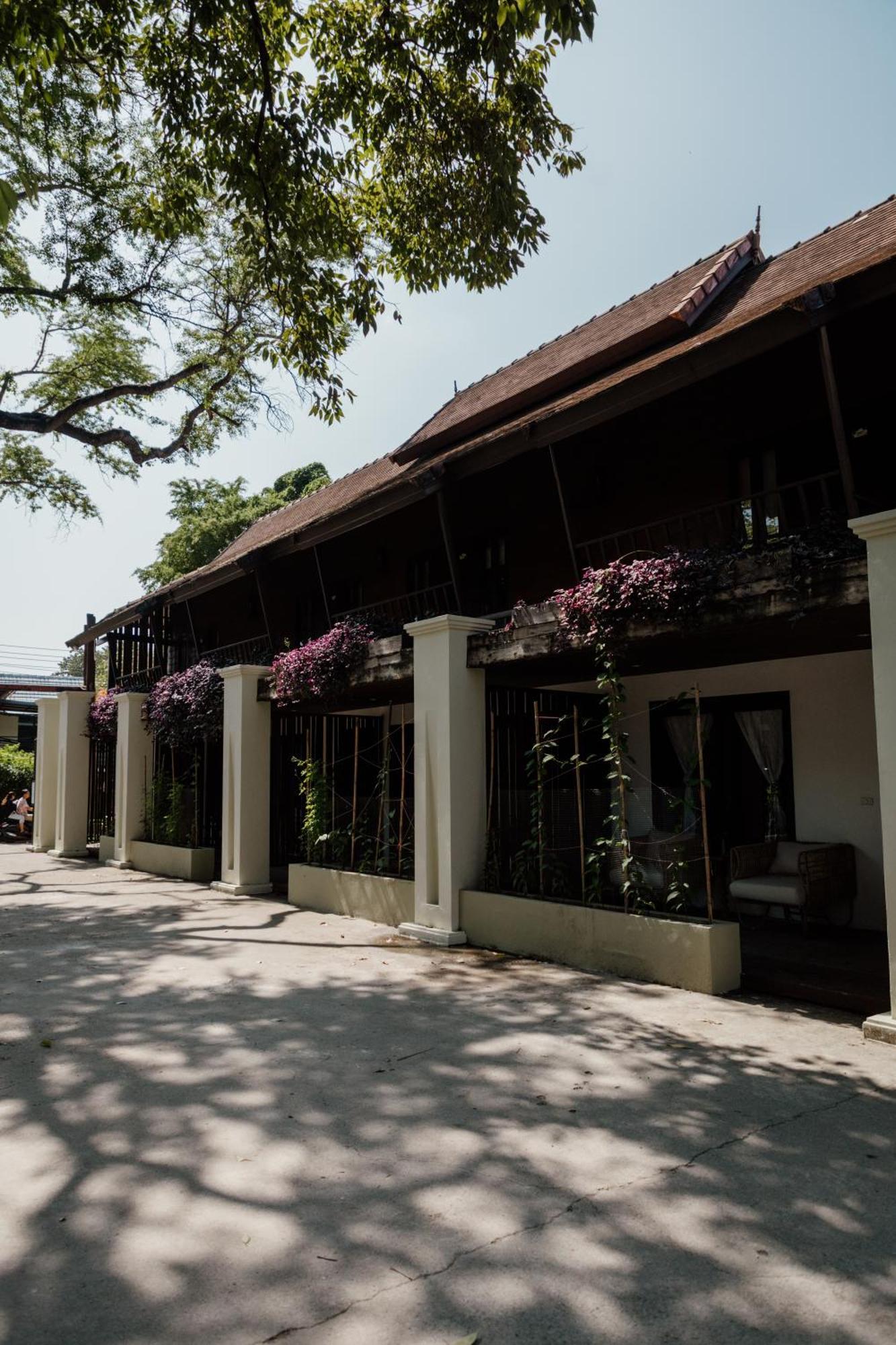 The Yard Hostel Чиангмай Екстериор снимка