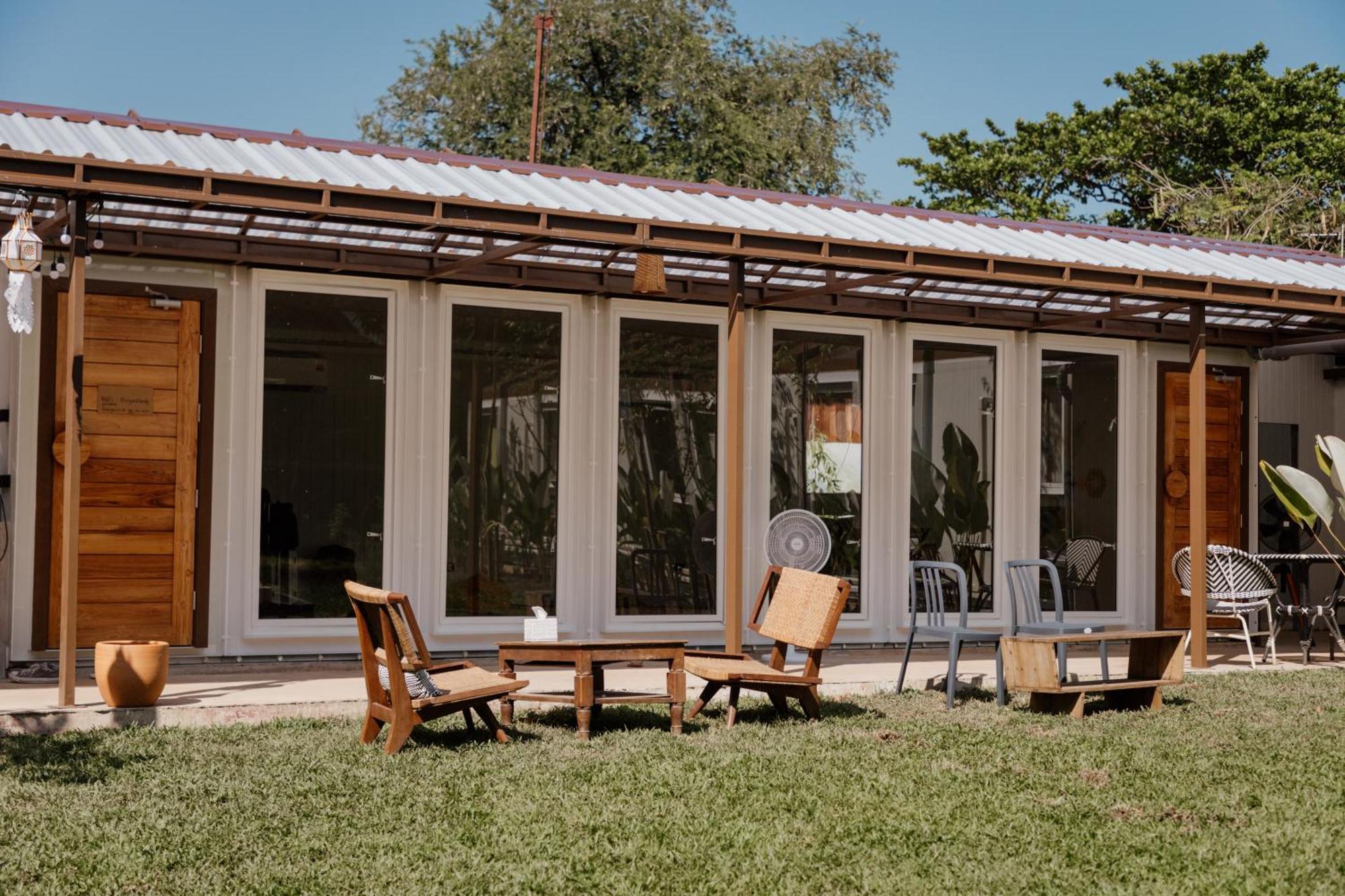 The Yard Hostel Чиангмай Екстериор снимка