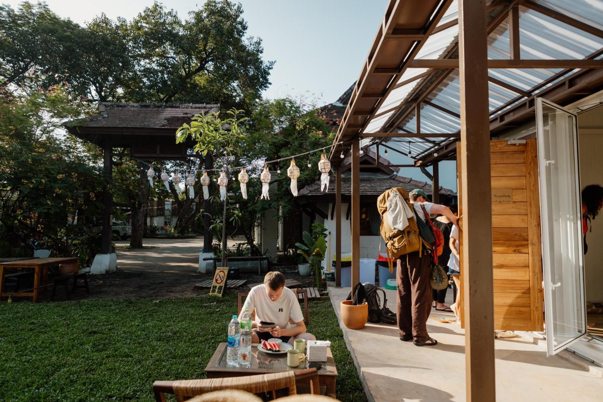 The Yard Hostel Чиангмай Екстериор снимка