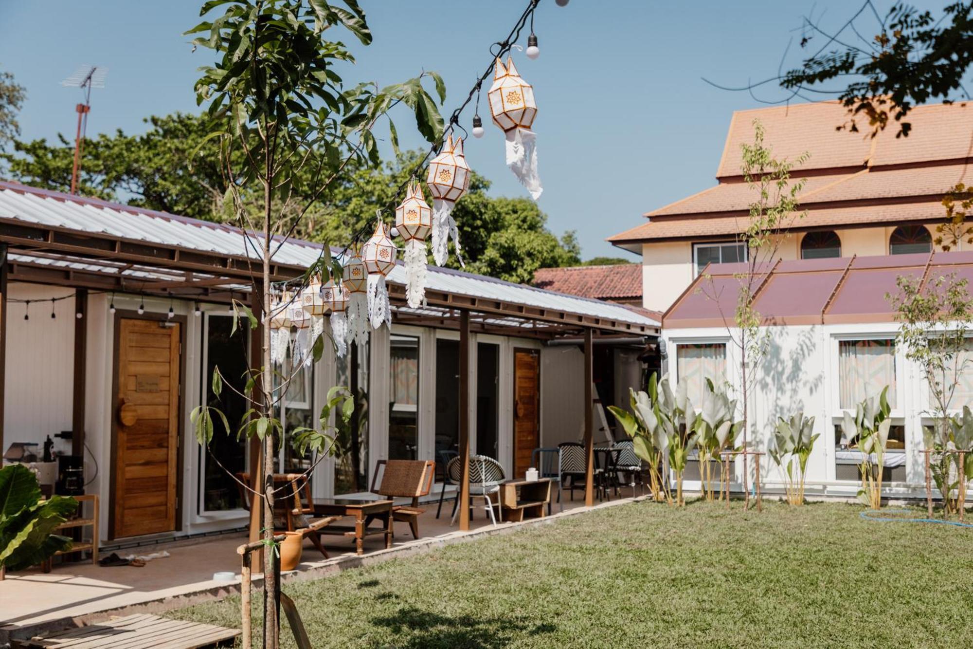 The Yard Hostel Чиангмай Екстериор снимка