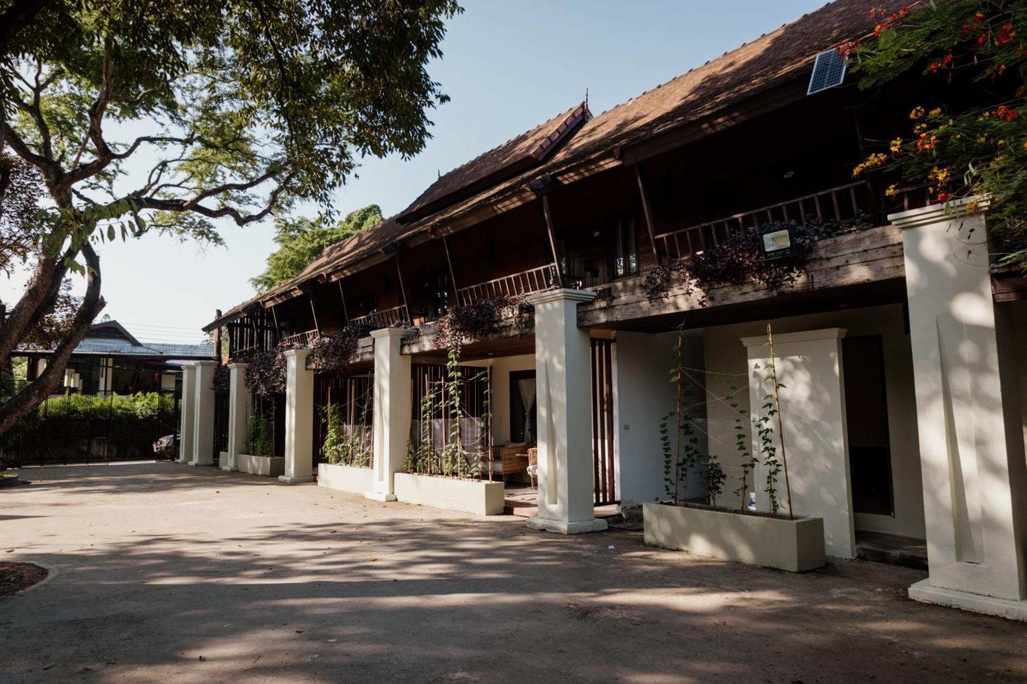 The Yard Hostel Чиангмай Екстериор снимка