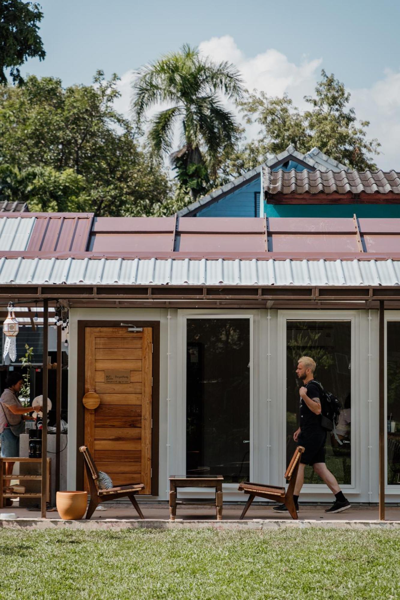 The Yard Hostel Чиангмай Екстериор снимка