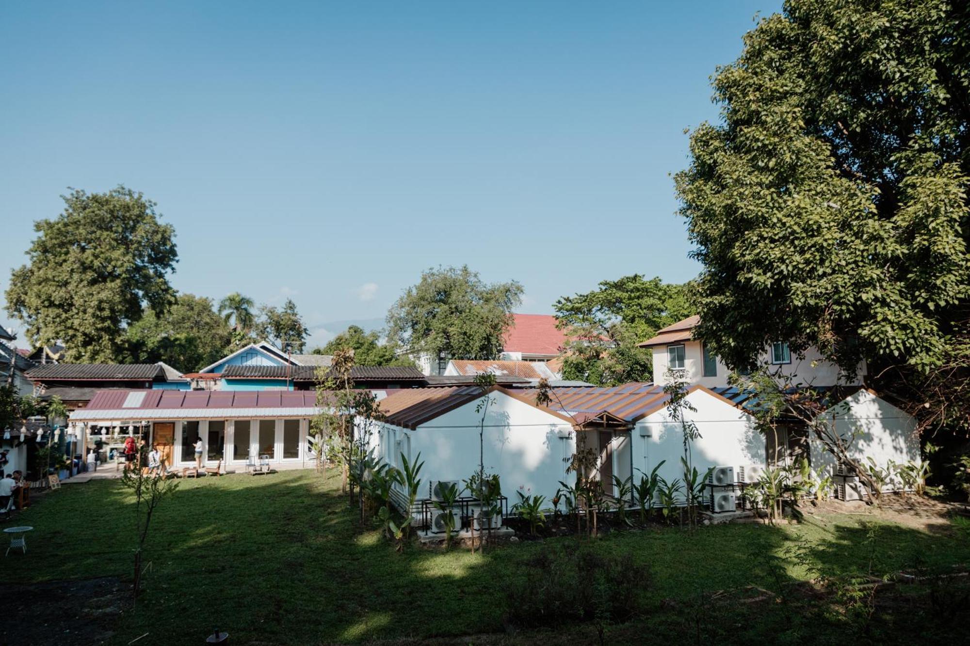 The Yard Hostel Чиангмай Екстериор снимка